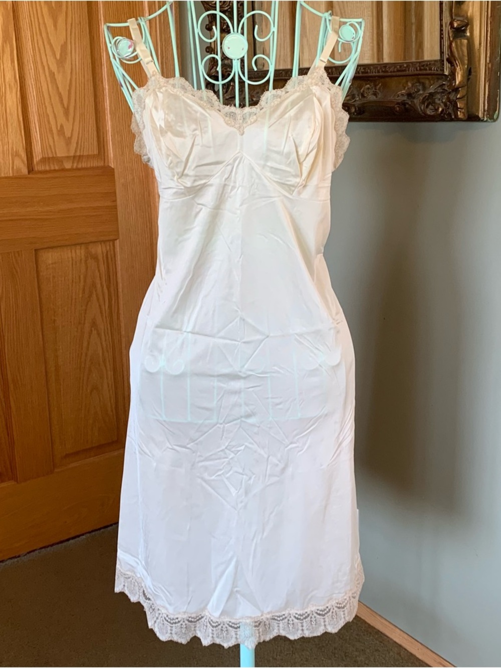 Vtg Vanity Fair Full Slip Sz 32 Women’s White Adjustable Straps Nylon Made USA